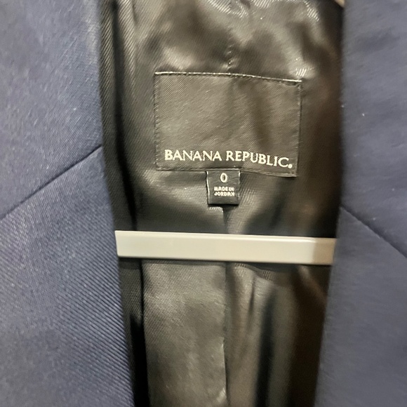 Banana Republic Captain's Blazer in navy blue wool blend with gold-toned buttons - Picture 3 of 4